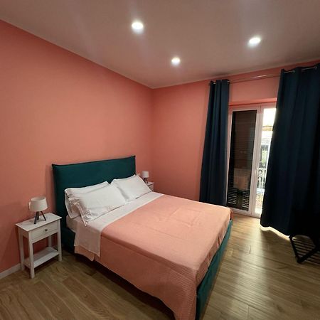 Mastersa' Guest House Наполи Екстериор снимка