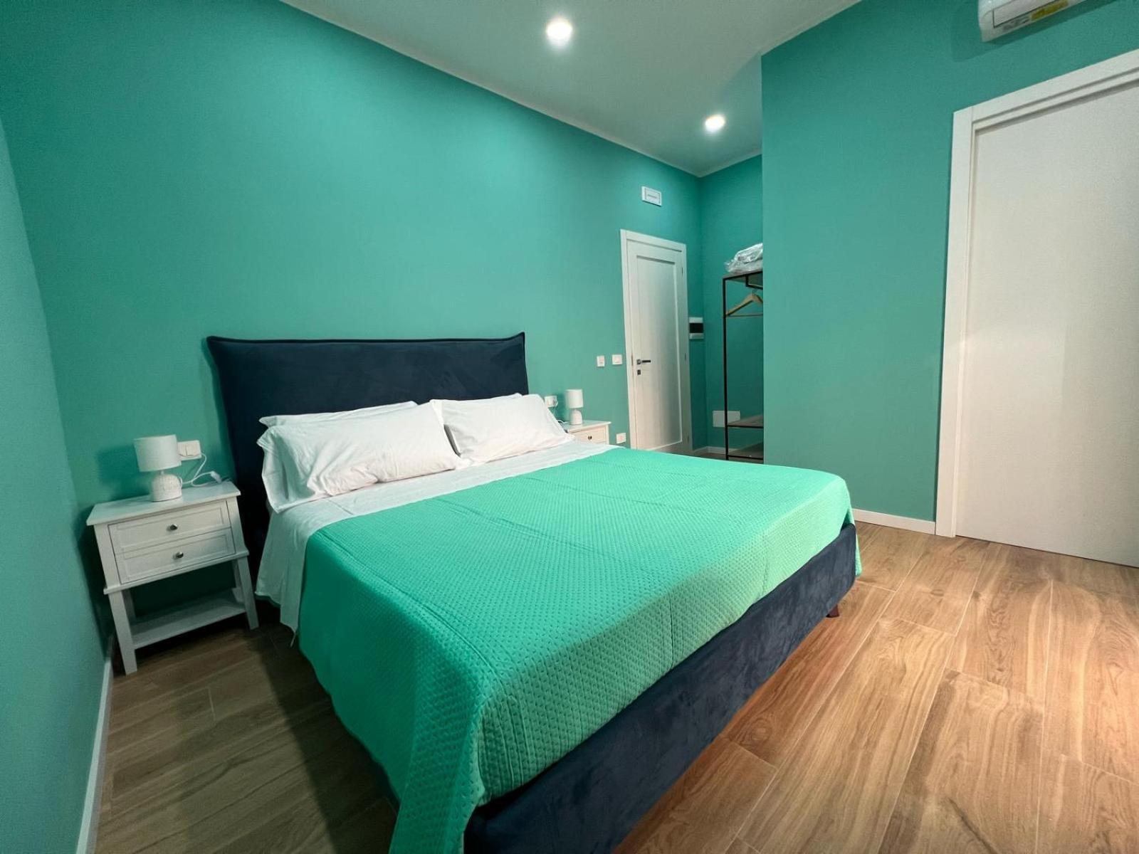 Mastersa' Guest House Наполи Екстериор снимка