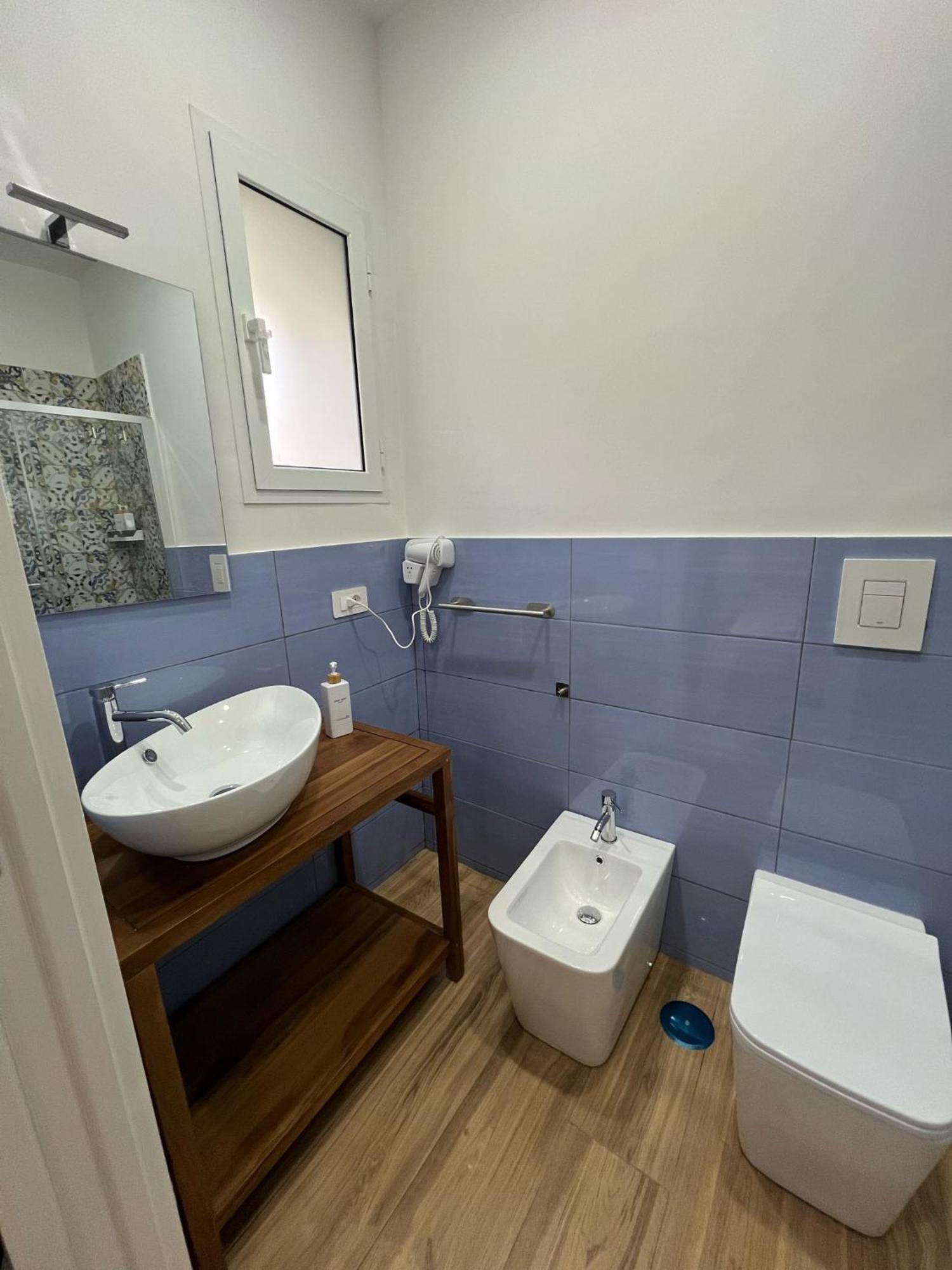 Mastersa' Guest House Наполи Екстериор снимка