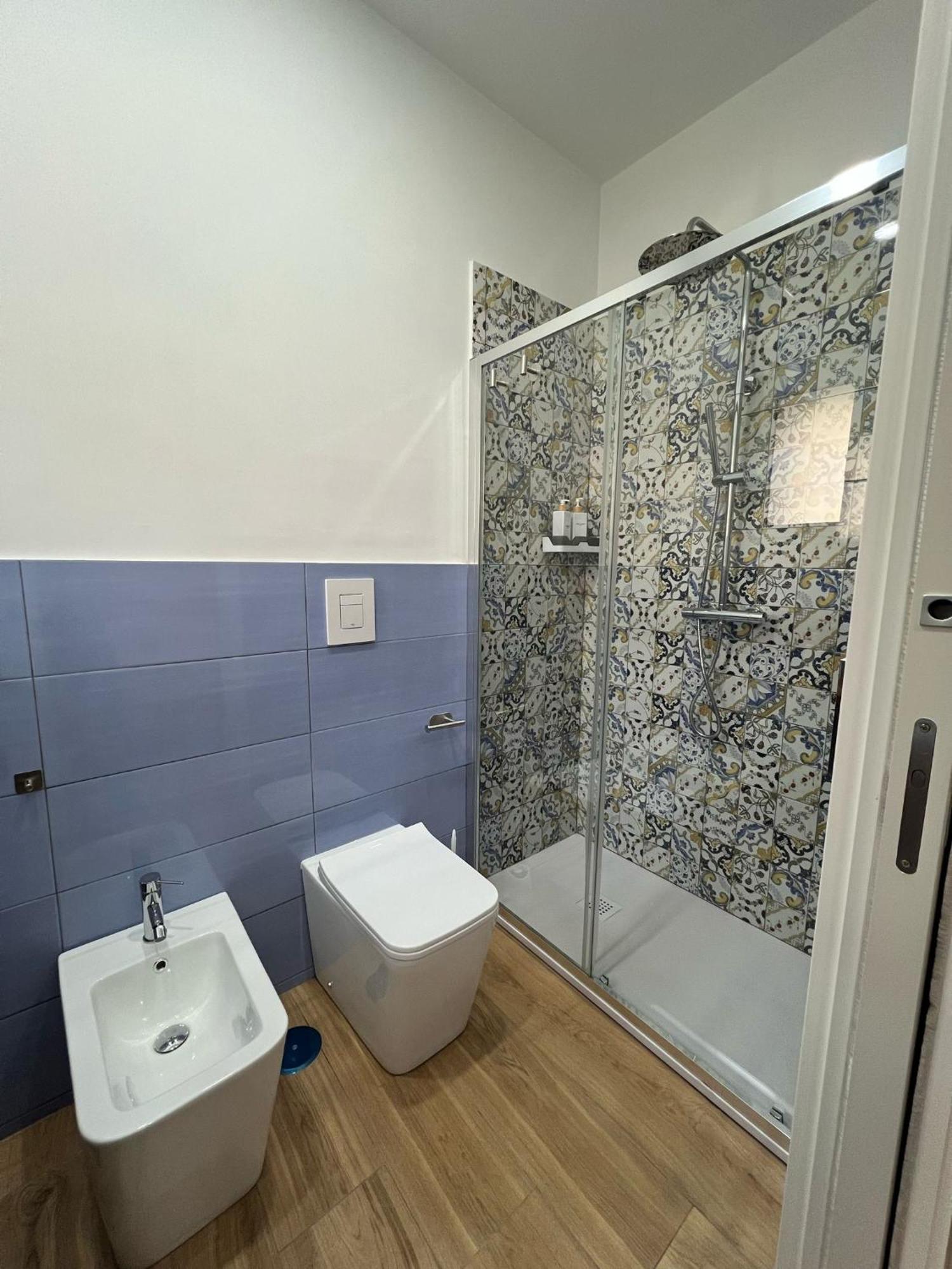 Mastersa' Guest House Наполи Екстериор снимка