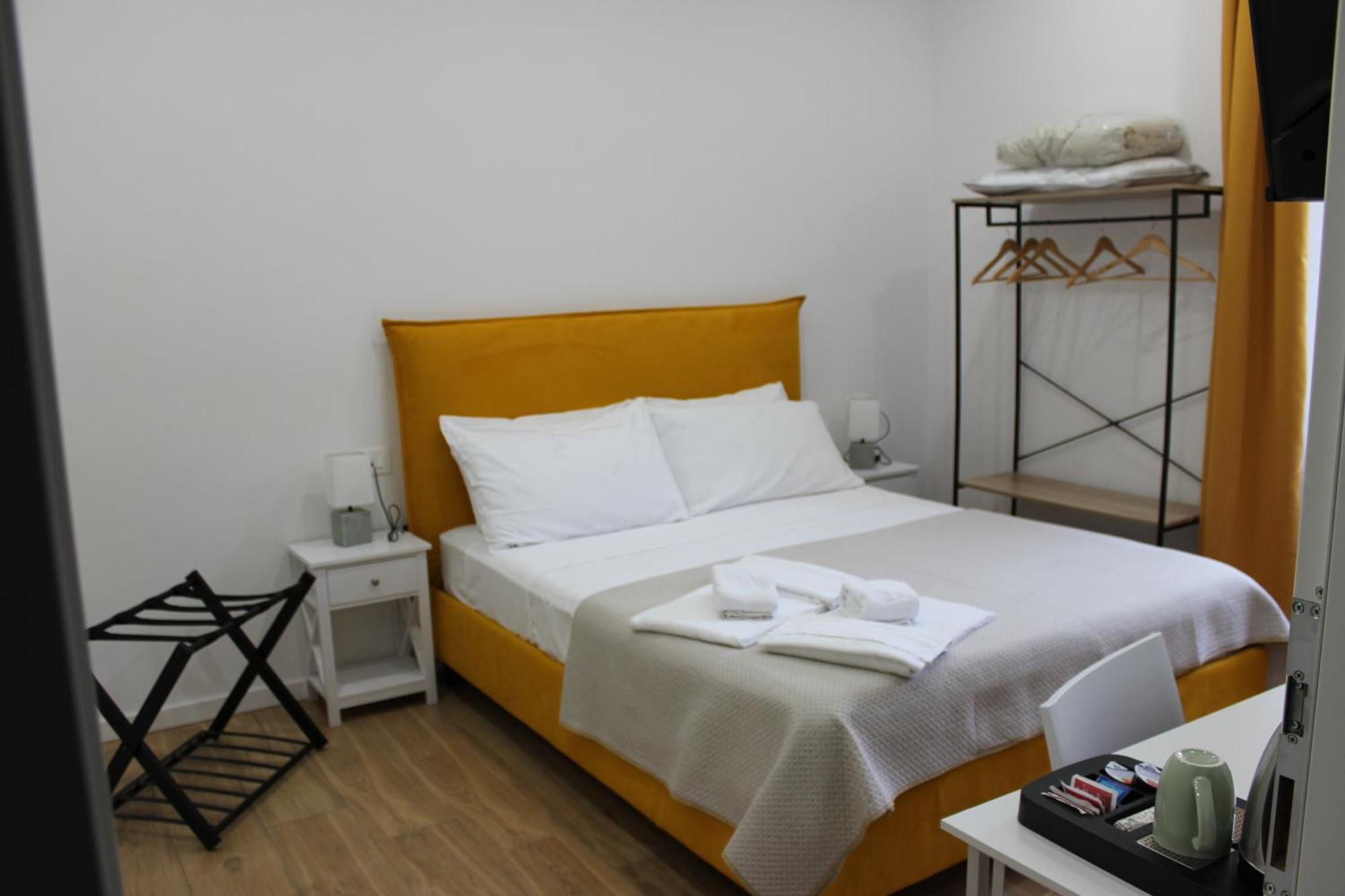 Mastersa' Guest House Наполи Екстериор снимка