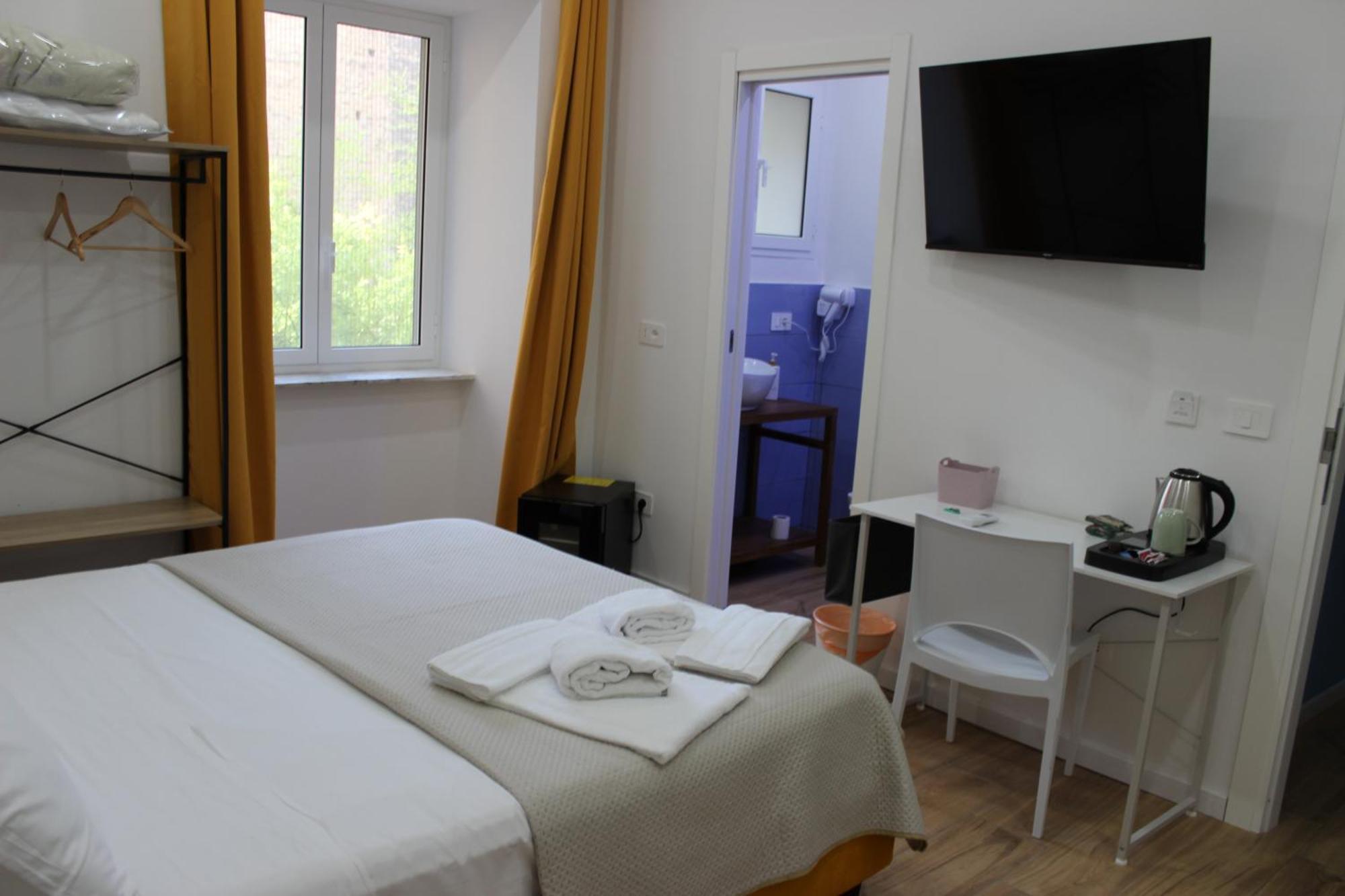 Mastersa' Guest House Наполи Екстериор снимка